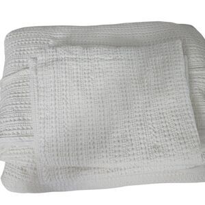 Pottery Barn White honeycomb waffle waeve King duvet with 2 shams, 3pcs items